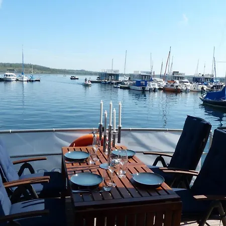 Hausboot Albatros 船屋 Mucheln