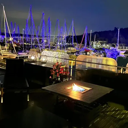 Hausboot Albatros 船屋 Mucheln