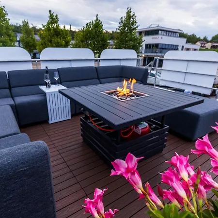 Hausboot Albatros 船屋 Mucheln