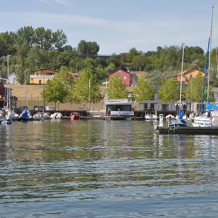 Hausboot Albatros 船屋