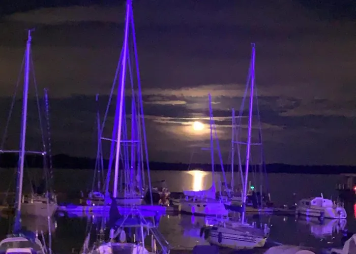 Hausboot Albatros Botel Mucheln