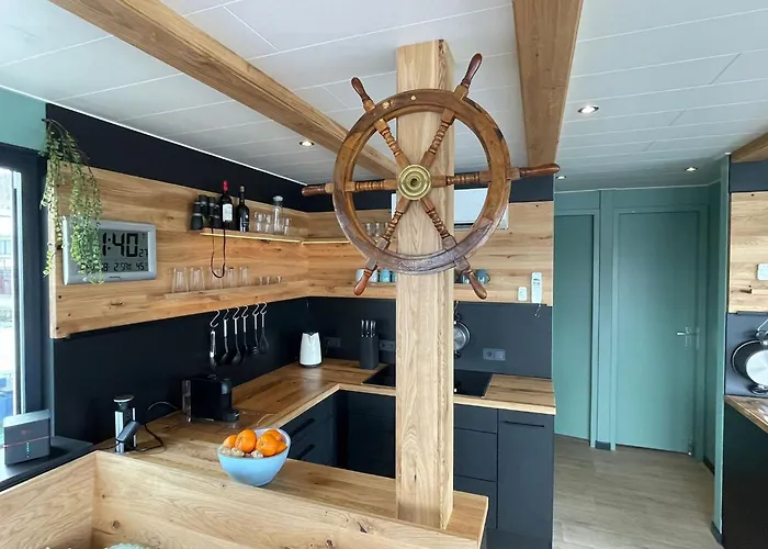 Hausboot Albatros Botel *