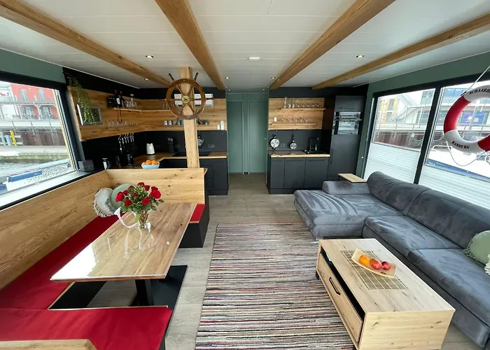 Hausboot Albatros * Mucheln