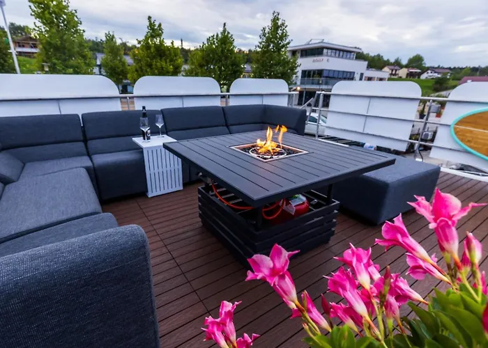 Hausboot Albatros Botel Mucheln